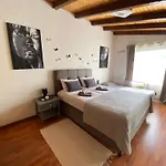 Lux Barbara פורץ